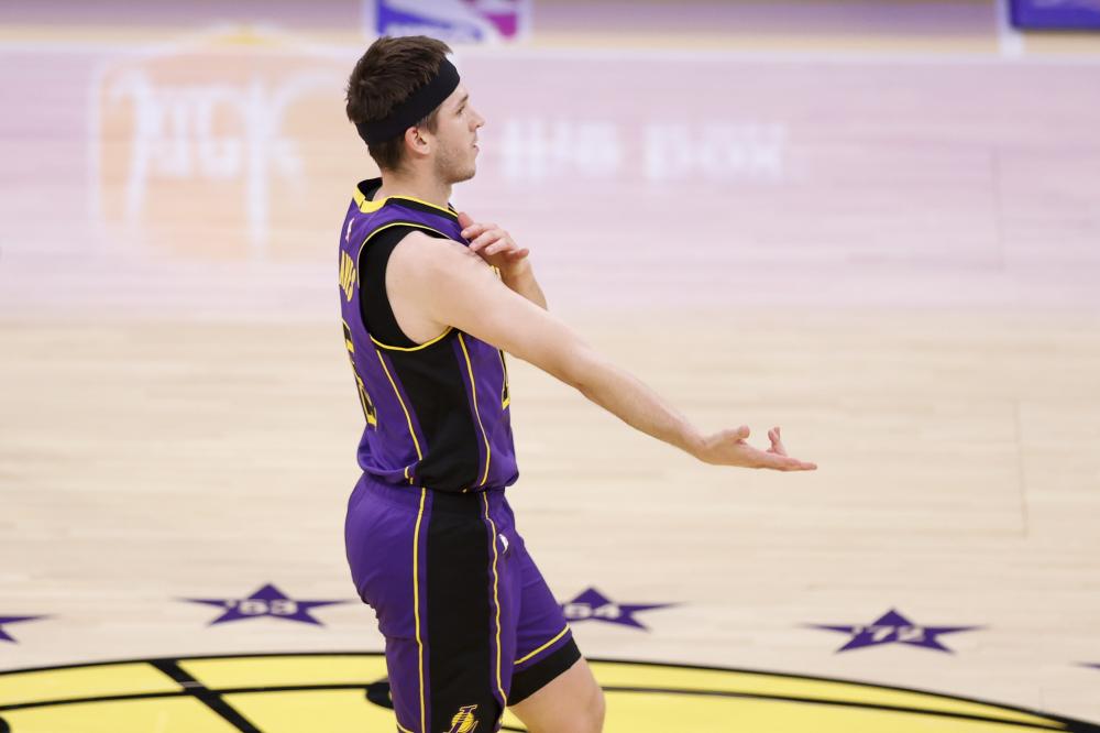 但足球在这 但足球在这