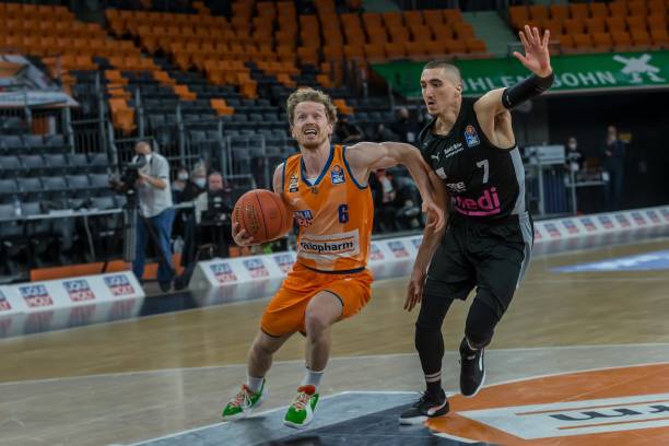 000福登上场74分钟0射0过人0关键传球，1.3亿身价表现低迷.