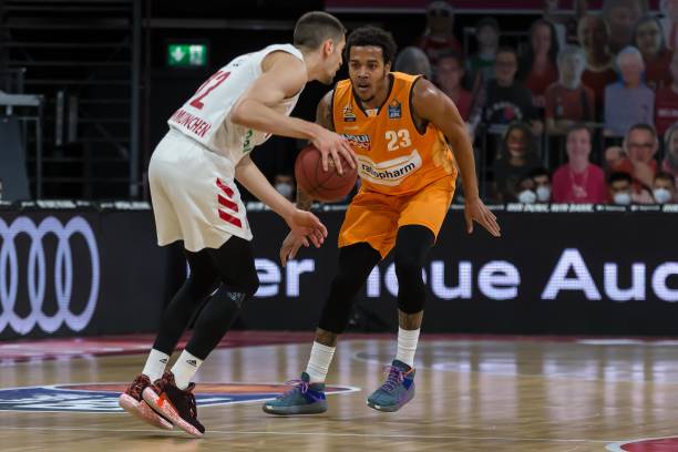 人们对其品 人们对其品