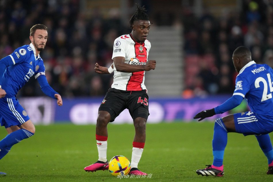 色面具或羽 色面具或羽