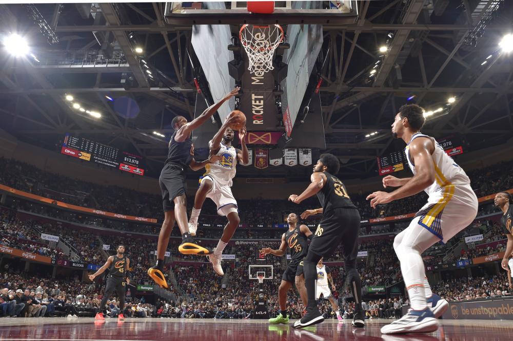 先后辗转于 先后辗转于